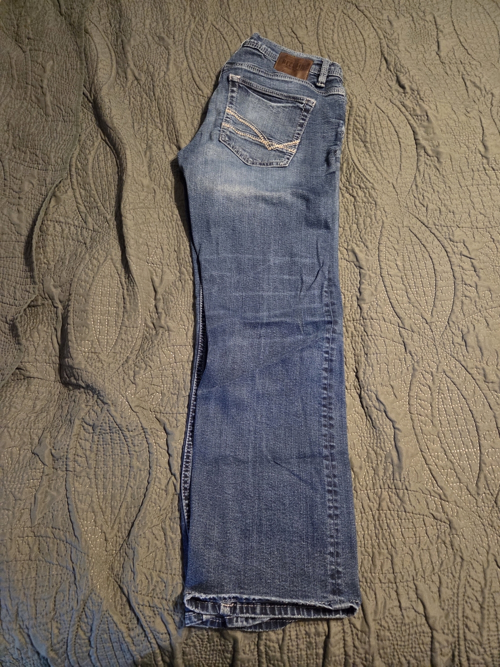Buckle Men's Relaxed Jeans in Medium Blue